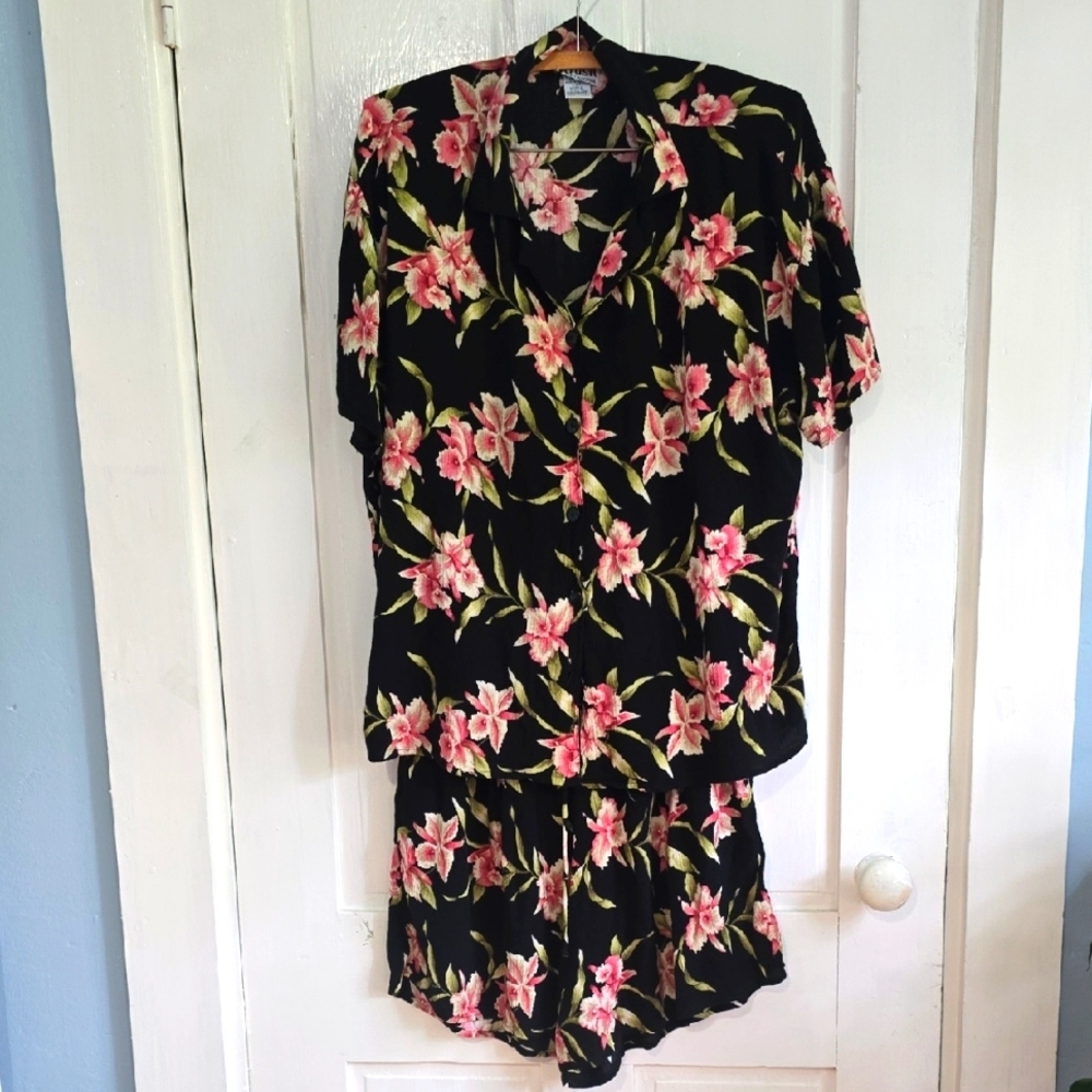 VINTAGE 80s 90s Floral Black and Pink Coord Shorts and Top Set Size L